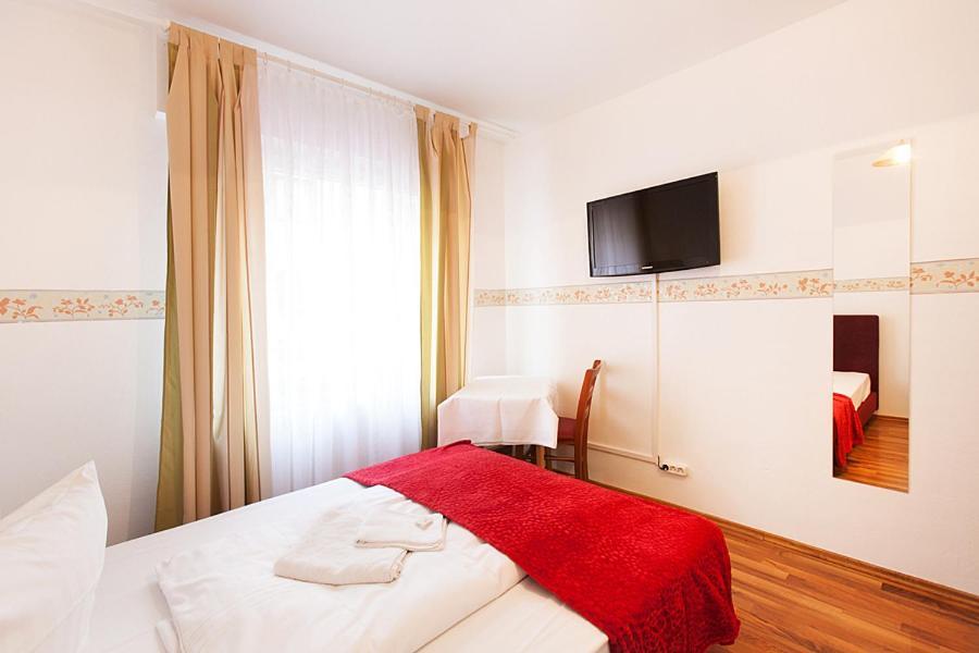 Pension Jasmin Pforzheim Buitenkant foto