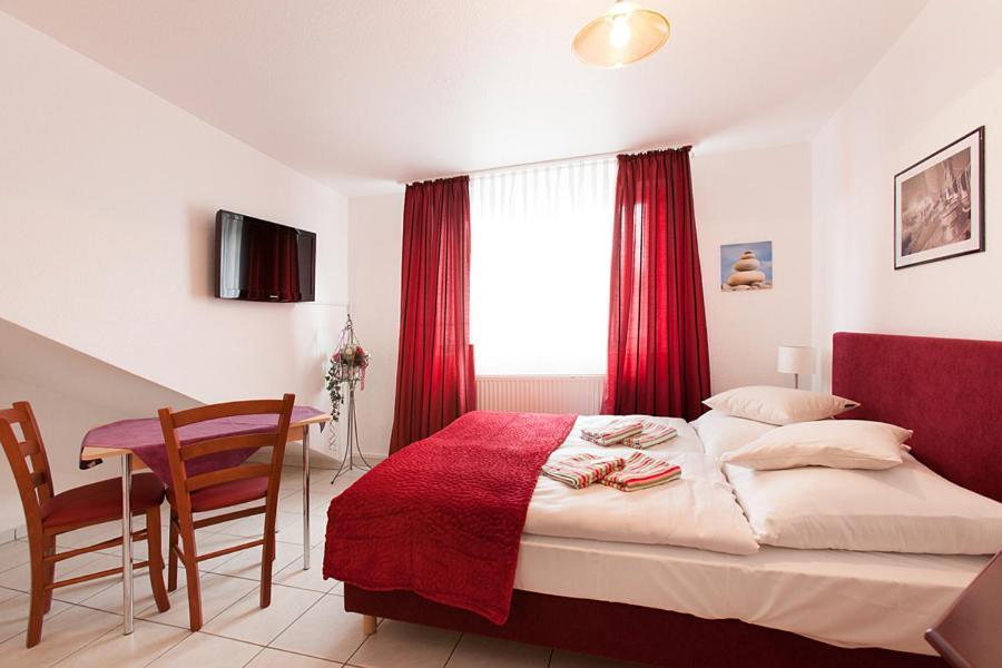 Pension Jasmin Pforzheim Buitenkant foto