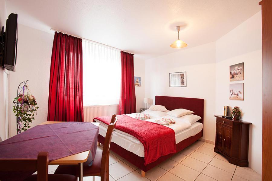 Pension Jasmin Pforzheim Buitenkant foto